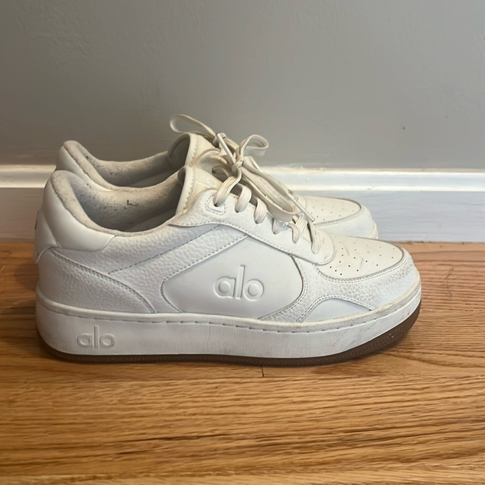 Alo sneakers 8.5